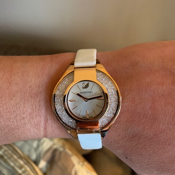 Authentic SWAROVSKI Crystalline sporty gold stainless steel leather strap watch - Picture 8 of 13